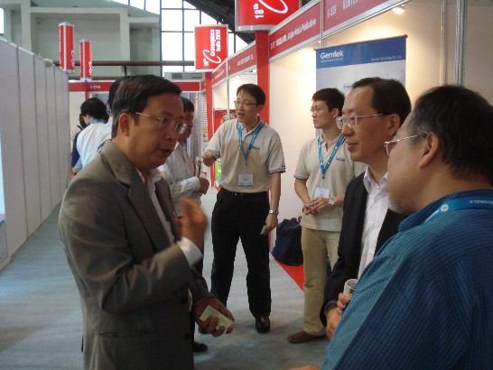 本處翁代表偕本處同仁前往參加該商展開幕式，並逐一赴我商攤位參觀，瞭解彼等產品特色及拓展印度市場藍圖。