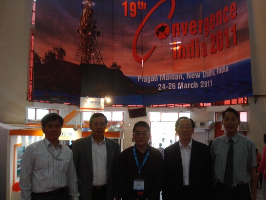 本處翁代表偕經濟組徐組長大衛、科技組張組長顏暉、蔡秘書京樺及汪秘書強應邀前往參加展覽開幕式