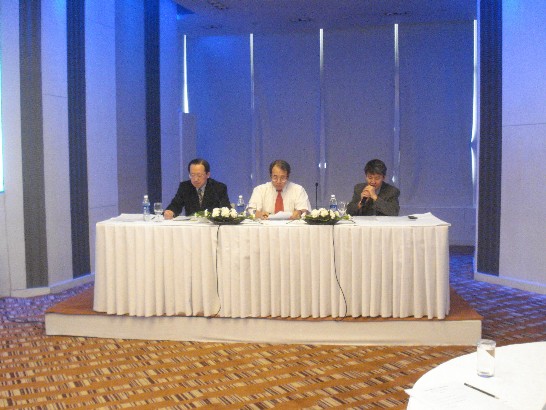 「印度德里地區台商投資座談會」本（99）年5月23日假德里市中心美麗殿（Le Meridien）飯店舉行，近40位台商出席。座談會由經濟組徐組長主持，中鼎印度古總經理定國、大陸工程印度江總經理雄、中華航空印度王總經理正明、樂榮工業何副董事長信成、萬邦鞋業印度陳總經理建中、中國信託新德里分行蔡經理政憲等皆出席座談。