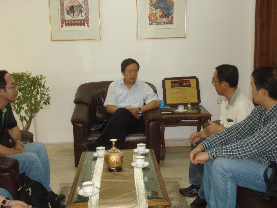 在印度投資申請設立辦事處之台商「誠泰科技公司」(Cherng Tay Technology Co., Ltd.)由李副總經理敬揚率隊，一行4人於本(99)年6月21日來處拜會翁代表及經濟組，就該公司在印度市場營運及進展等各情交換意見。