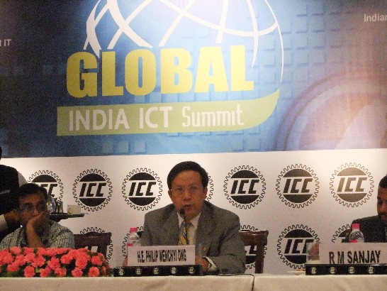 翁代表於本（99）年8月6日應印度全國總商會（Indian Chamber of Commerce）之邀出席該會與印度資通訊科技部（Ministry of Communication &amp; Information Technology）合辦之「Global India ICT Summit」論壇，與會者包括相關部會官員及科技業者代表約百人。