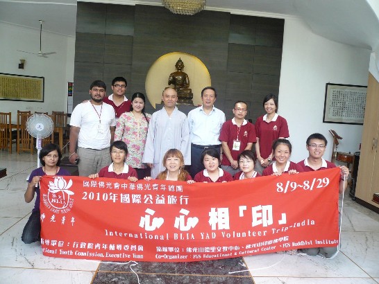 翁代表8月10日應邀至佛光山印度德里文教中心，以「菩薩心，青年力」為題，與來印參加「中華佛光青年暑期印度公益旅行」之團員座談。