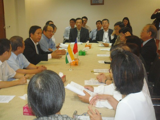 考試院印度文官制度考察團乙行16人在考試院高委員明見的率領下,於2011年11月1日至9日訪印