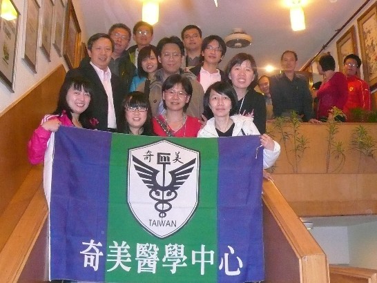 台南奇美醫院醫療團在口腔外科主任顏欽堉率領下,一行10人於2月26-3月5日訪印義診,駐印度代表處翁代表特於醫療團結束義診活動返回新德里時設宴慰勞全體團員。