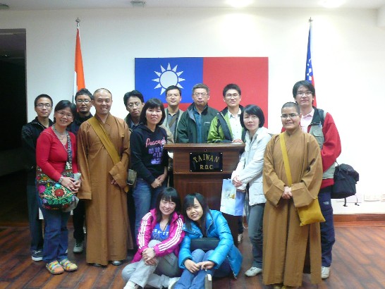 台南奇美醫院醫療團在口腔外科主任顏欽堉率領下,一行10人於2月26-3月5日訪印義診,駐印度代表處翁代表特於醫療團結束義診活動返回新德里時設宴慰勞全體團員。