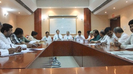 翁代表2011年6月6日與19家23位印度Urdu語媒體人士會談