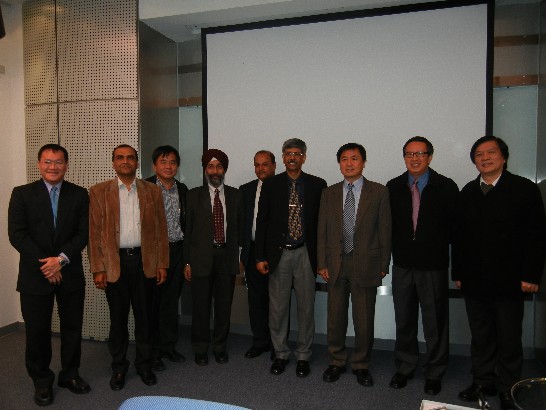 印度科技部官員於101年1月11日拜會我國工業技術研究院，中立者為Dr. Mitra 及徐覺民院長。