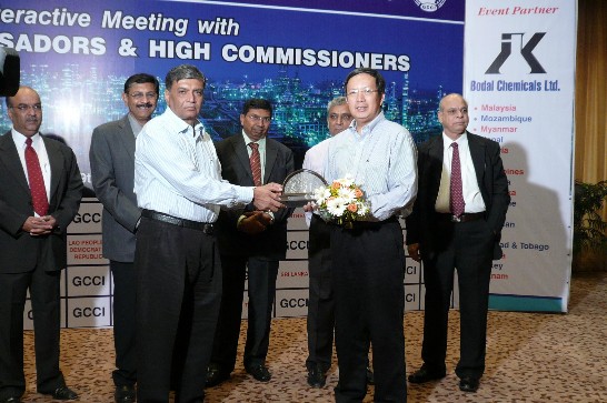 印度Gujarat省於9月中下旬舉辦Navartri 慶典，邀請本處翁代表及經濟組徐組長參加。