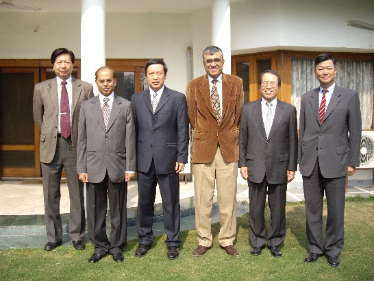 左至右為經濟組李組長、農業官員Choudharv、翁代表、G省德里代表Gera、石副代表、科技組張組長