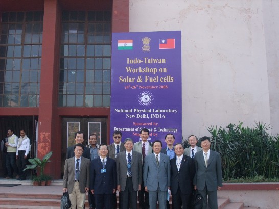 翁代表與與會人士合影