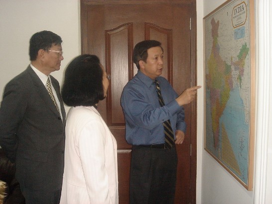 翁代表、林博士及科技組張組長和中於本處辦公室會晤