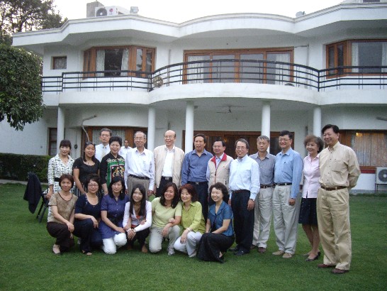 我國「高等教育訪問團」訪問印度，駐印度代表處翁代表在職務宿舍歡迎。