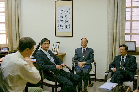 右起：翁代表文祺、兆豐商銀黃見益經理、清奈台貿中心吳賀彬主任、Tata Group Mr. Alan Roseling