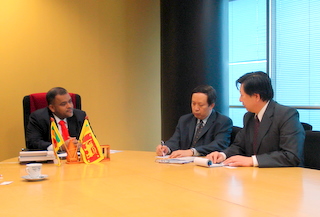 左起：BOI主席Mr. D. Perera、翁代表文祺、李組長傳亮