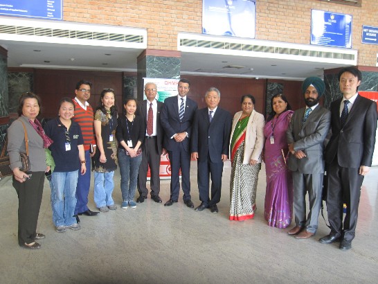 田大使中光、Amity大學校長及創辦人、我華語老師、蔣秘書巧雲及教育組陳主事奕達等合影。