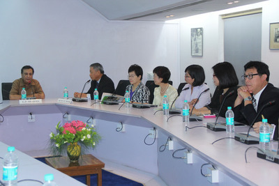「台灣與印度國會議員友好協會」5位立委23日參觀新德里國立伊斯蘭大學台灣教育中心，與校方交換意見。