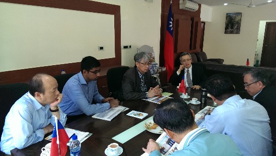 Mr. Frank M C Lin (right 3); Mr. Francis Tsai(right ); Mr. Roger Liao (Center)