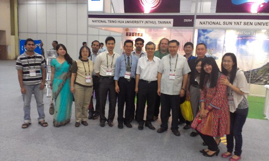 Director General Frank M. C. Lin (center) with the delegation of 2013 Taiwan Higher Education Exposition in India