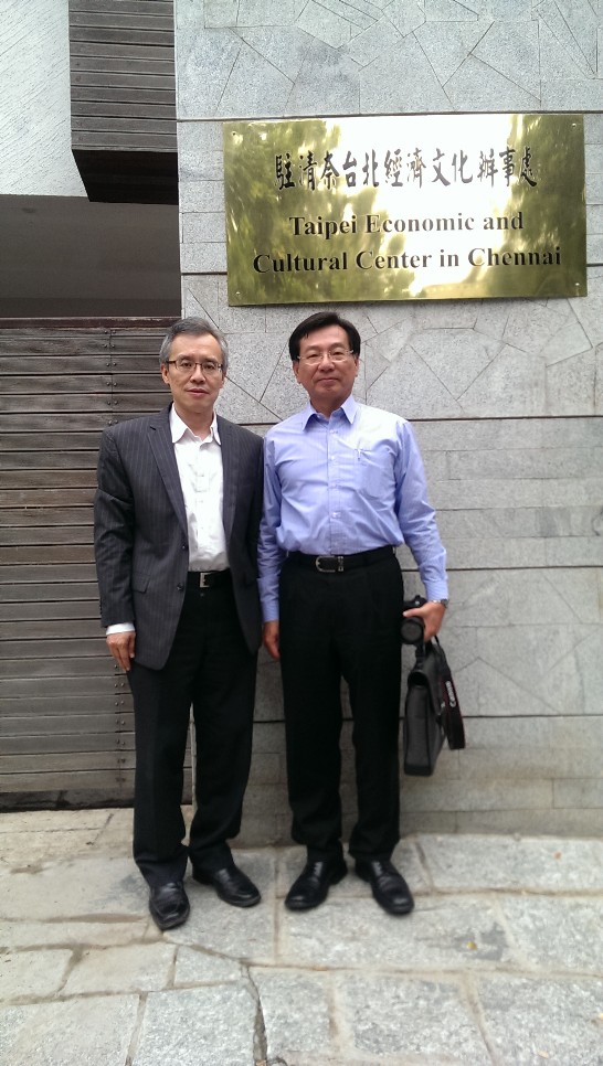 Director General Mr. Frank M. C. Lin (left)