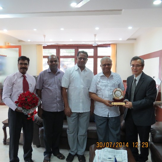 Director General Mr. Frank M. C. Lin (right)