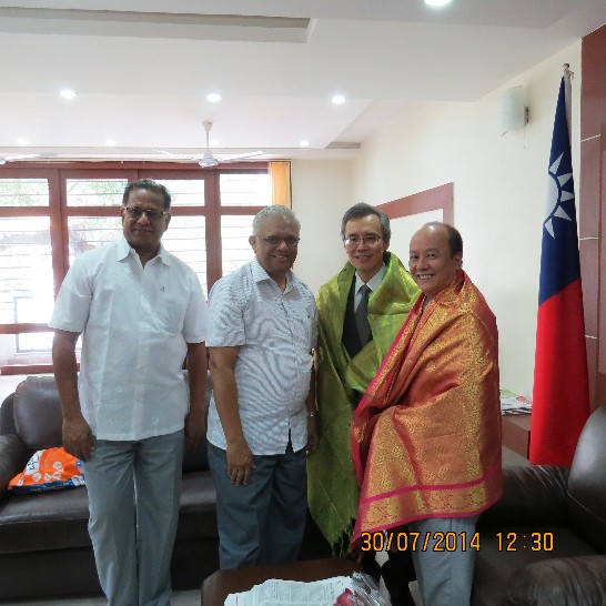 Director General Mr. Frank M. C. Lin (right 2)