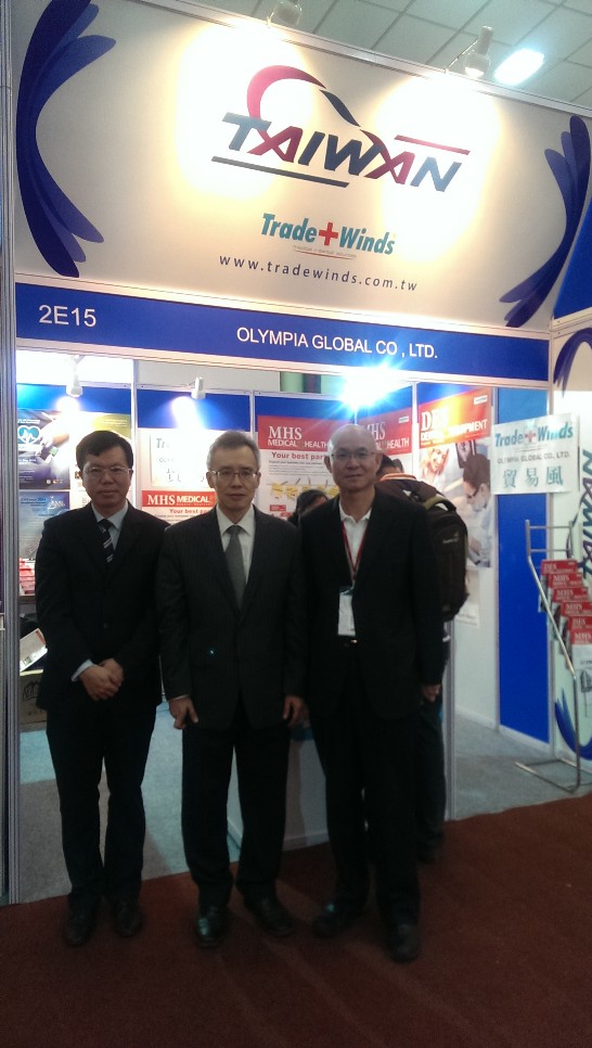 Director General Mr. Frank M. C. Lin (center)