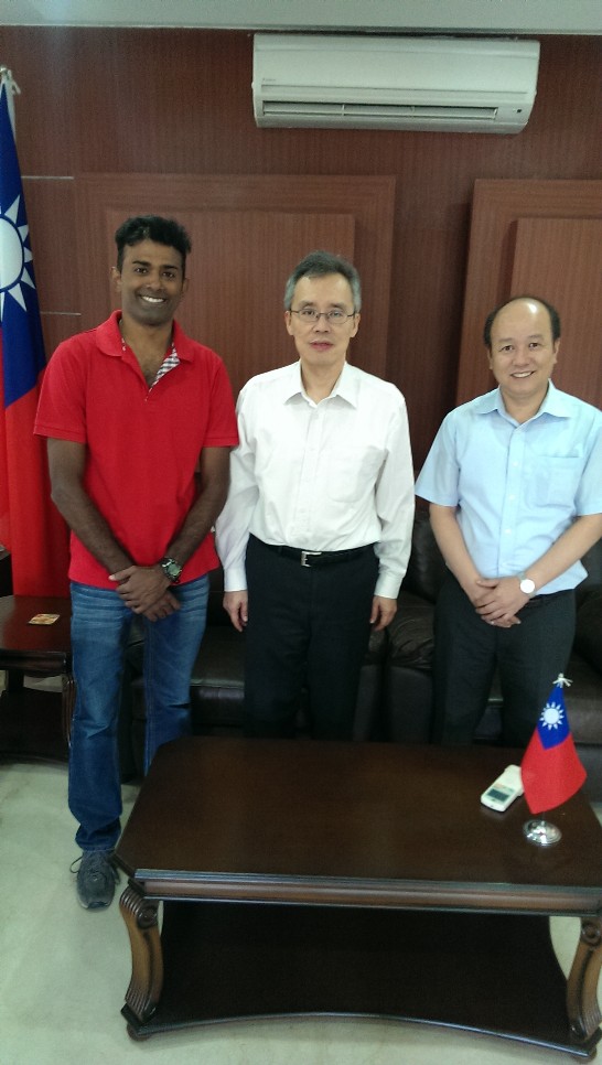 Director General Mr. Frank M. C. Lin (center)