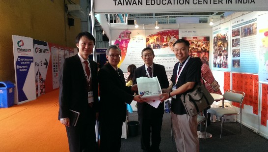 Director General Mr. Frank M. C. Lin (left 1)