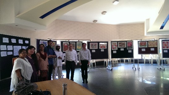 Director General Frank Lin (2nd from right) and teacher Ruyu Lin(2nd from left) with visitors.