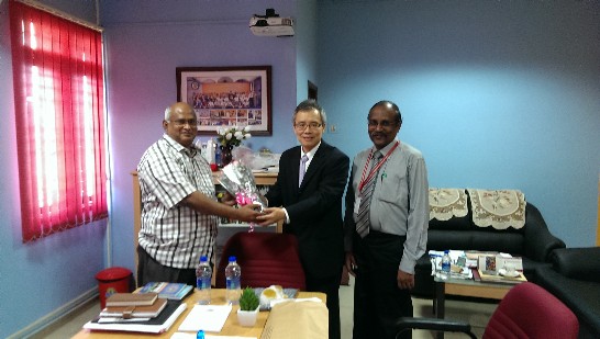 Frank Lin (center) with Director Rev Dr Francis P Xavier SJ (left) and Principal Dr. Jose Swaminathan (right)