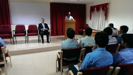 Director General Frank Lin shares with students from　Loyola-ICAM, College of Engineering and Technology about study in Taiwan