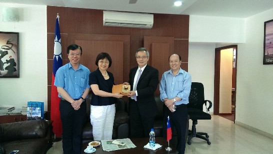 Director General Mr. Frank M. C. Lin (right 2)
