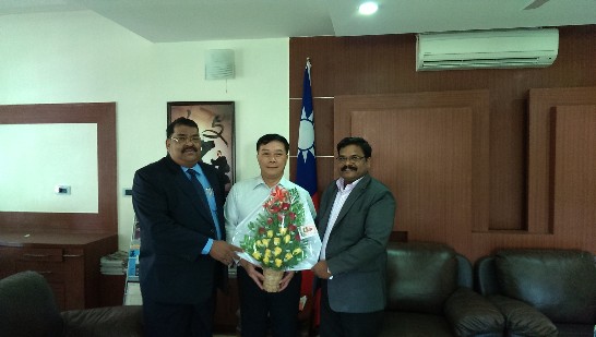 Director General Charles Li (center)