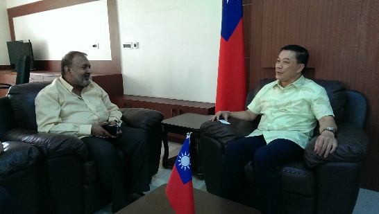 Director General Charles Li(R)