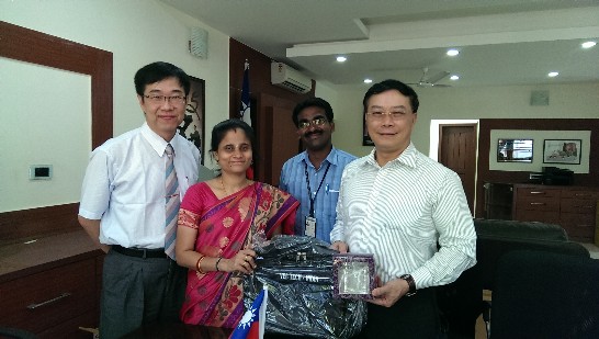 李朝成處長(右),楊龍杰教授(左),Dr. P. Sarasu(左2)