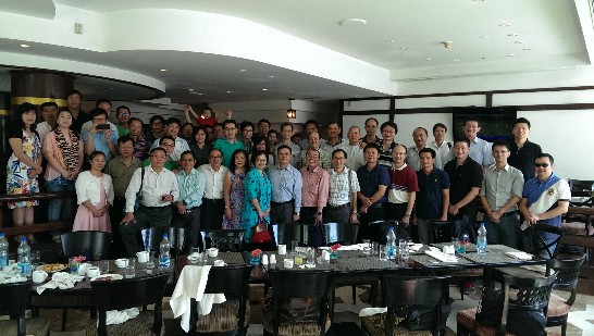 李朝成處長夫婦(前排右10,11)