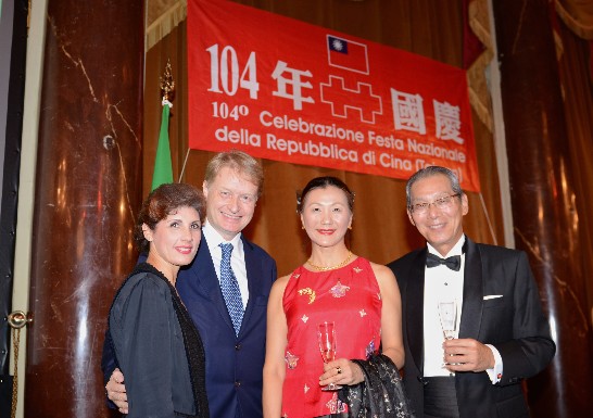 國會友協主席Lucio Malan夫婦與高大使夫婦合影