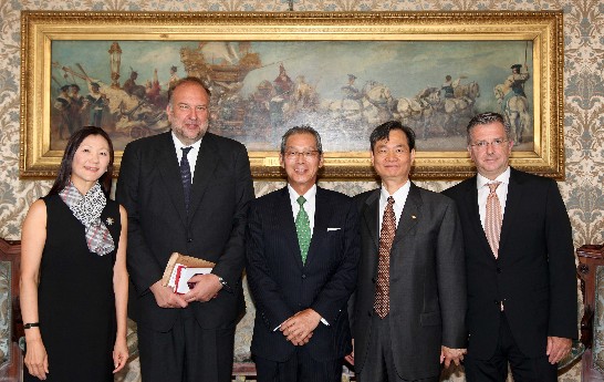 L'AMBASCIATORE STANLEY KAO IN VISITA IN MUNICIPIO TRIESTE