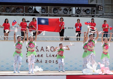 新竹県の小学生らが高知 よさこい祭り で踊りを披露 台北駐日経済文化代表処