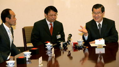 蕭万長副総統が東国原英夫・宮崎県知事と会見