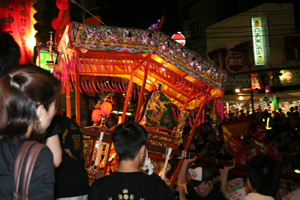 横浜関帝廟で初の巡行パレードが盛大に開催