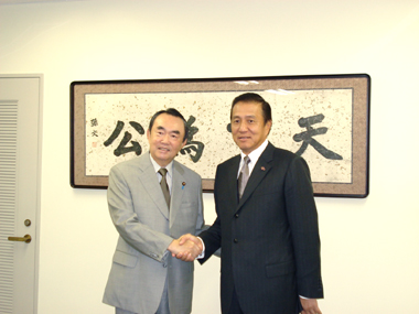 馮寄台代表が平沼赳夫・日華懇会長を表敬訪問