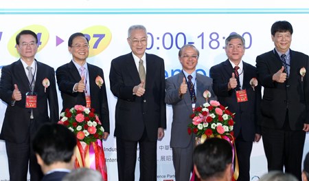 「台湾バイオテクノロジー展」開幕式に呉敦義・副総統が出席