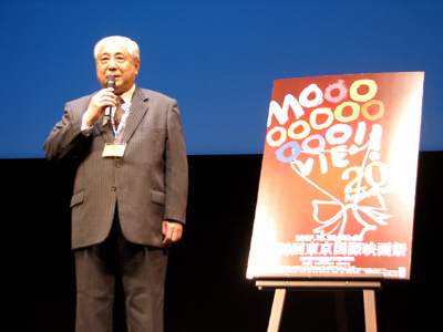 アジア最大級の国際映画祭、「第２０回東京映画祭」が２００７年１０月２０日（土）～同２８日（日）の９日間、Bunkamura（渋谷区）と六本木ヒルズ（港区）をメイン会場にして開催中であり、台湾からも「アジアの風」部門で作品を出展している。この映画祭には「コンペティション」「特別招待作品」「アジアの風」などの５部門が設けられており、今年はこの「アジアの風」部門に、今年６月２９日米国で急逝したエドワード・ヤン（楊徳昌）監督の偉業を追悼し、同監督の追悼特集が特別に設けられ、行政院新聞局および台北駐日経済文化代表処の協賛の下、同監督製作の映画５本が上映されることになった。東京映画祭開催初日の１０月２０日（土）、Bunkamuraにある「シアターコクーン」では１１時３０分からの同監督の上映を前に、許世楷・台北駐日経済文化代表処代表があいさつを行った。
