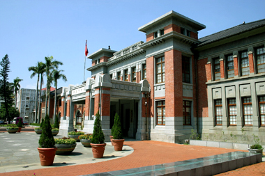 美しい赤煉瓦造りの行政庁舎―新竹市政府