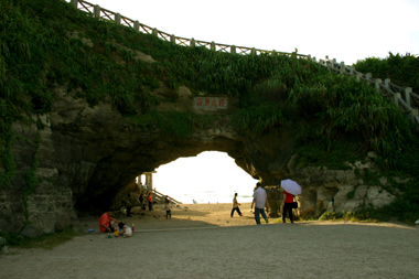 台湾北部の奇観を訪ねる―石門洞