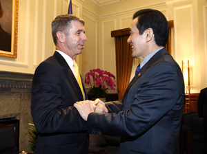 馬英九総統が米国下院軍事委員会の監督・調査小委員会委員長ら一行と会見