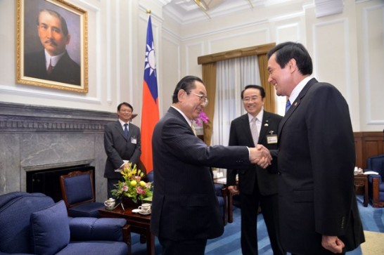 馬総統、日本の田中和徳衆議院議員ら訪問団と会見