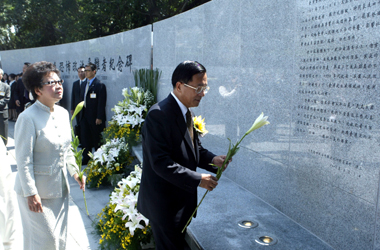 陳水扁総統が「白色テロ政治受難者記念碑」竣工式に出席