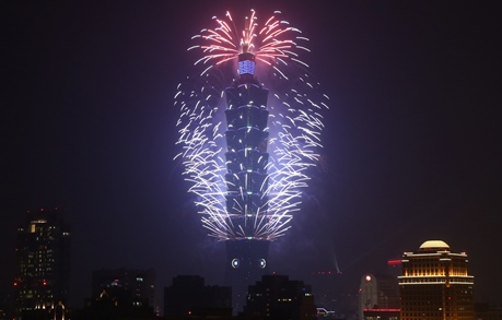 2015年を迎える台北101花火ショーが盛大に開催 台北駐日経済文化代表処 Taipei Economic And Cultural Representative Office In Japan 2015年を迎える台北101花火ショーが盛大に開催 台北駐日経済文化代表処 Taipei Economic And Cultural Representative Office In Japan